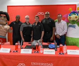 participantes y mascotas de UAGM se une al Magic de Orlando