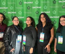 cinco participantes de la actividad SACNAS