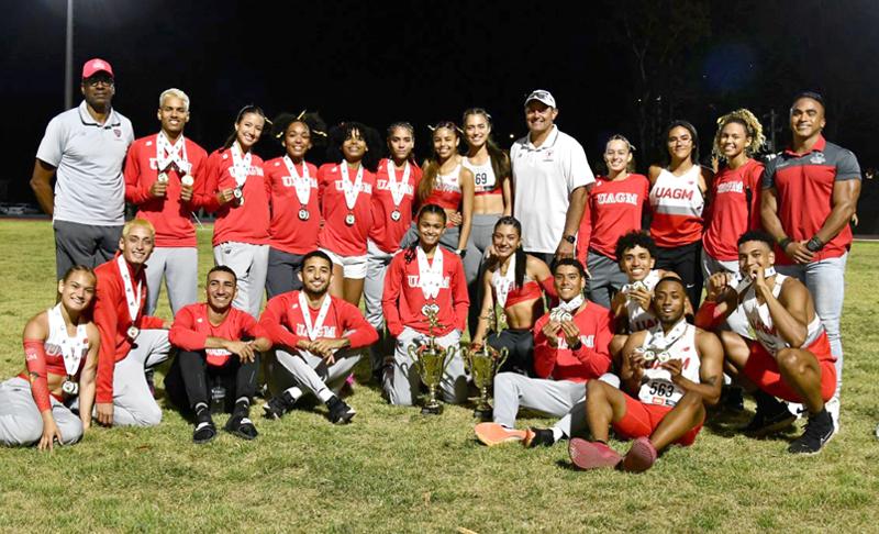 equipo deportivo con entrenadores