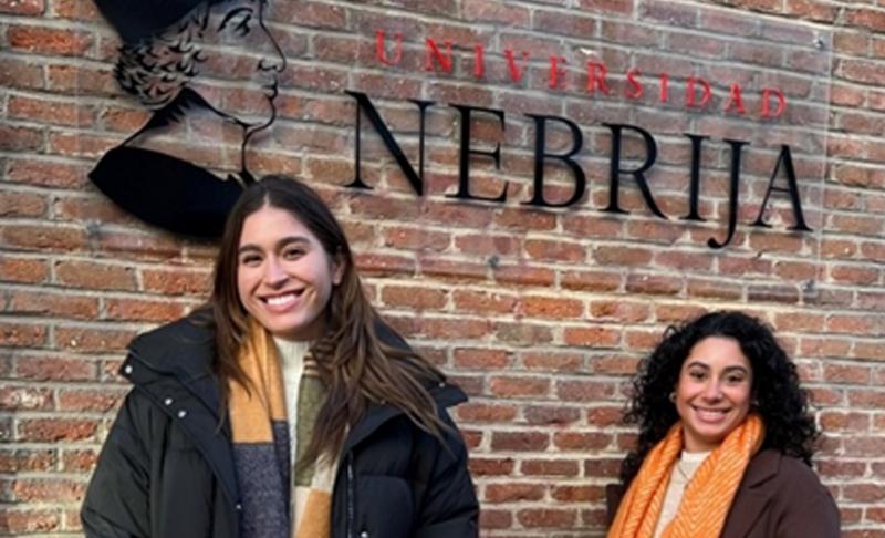 dos estudiantes en Universidad de Nebrija