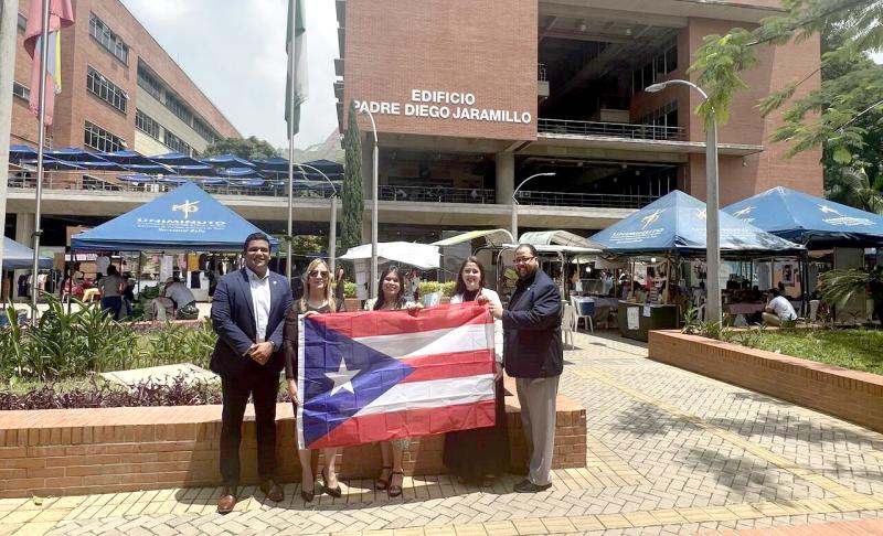 Estudiantes doctorales participan en congreso en Colombia 