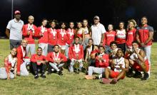 equipo deportivo con entrenadores