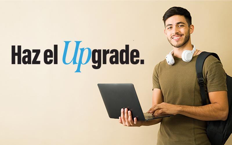 estudiante con laptop haz el upgrade